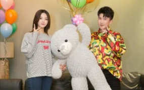 娱乐圈吃瓜背景图女,揭秘“吃瓜女孩”背后的故事