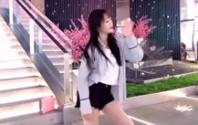 娱乐吃瓜酱买衣服,买衣服的秘诀大公开